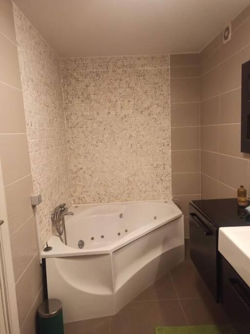 Lux & Cozy + Garden +jaccuzi Apartamento Amberes